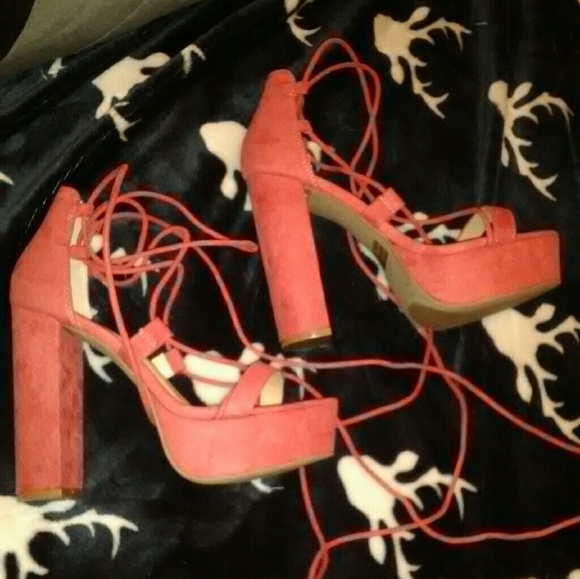 Wild diva lounges - Picture 2 of 2